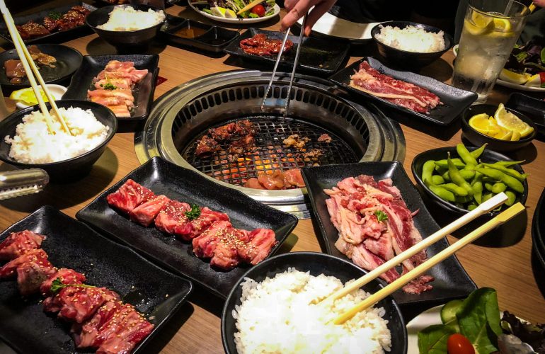 Tempat Makan BBQ dan Bar Paling Favorit di Bandung